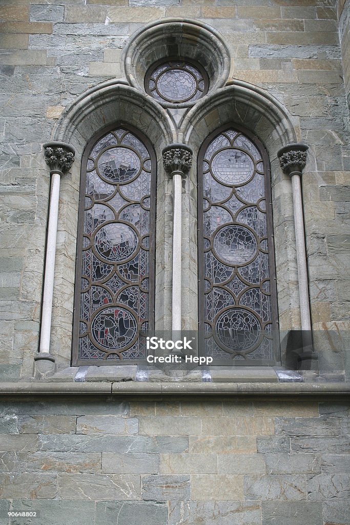 Ventanas neogóticas - Foto de stock de Trondheim libre de derechos