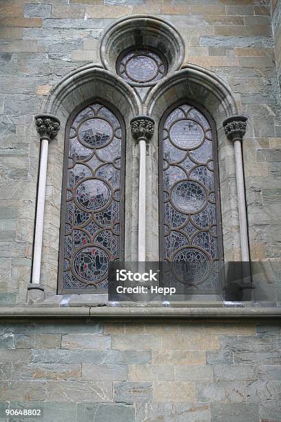 Ventanas Neogóticas Foto de stock y más banco de imágenes de Trondheim - Trondheim, Vidriera de colores, Cabello gris