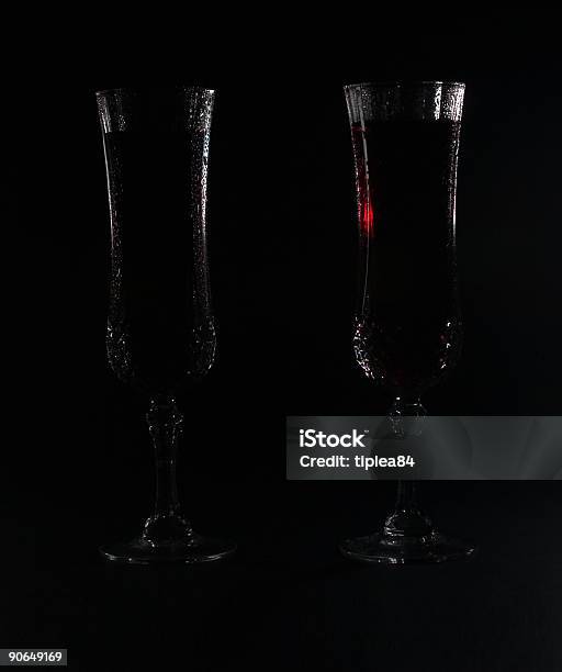 Foto de Taça De Vinho e mais fotos de stock de Alto contraste - Alto contraste, Baixo - Posição, Bebida