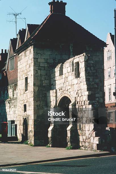 Roman Gate W York Anglia - zdjęcia stockowe i więcej obrazów Klatka schodowa - Klatka schodowa, Mur obronny - Mur, York - Yorkshire