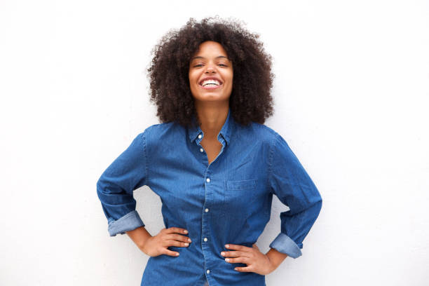 happy friendly woman smiling on isolated white background - african ethnicity beauty curly hair confidence imagens e fotografias de stock