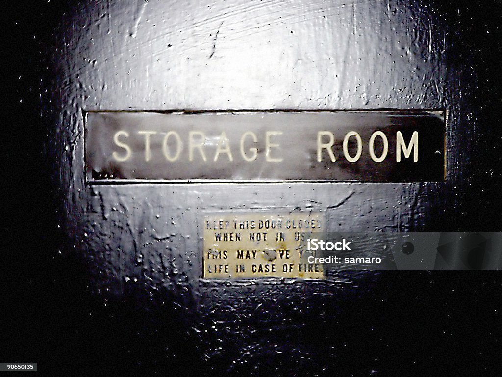 Salle de stockage - Photo de Couleur noire libre de droits