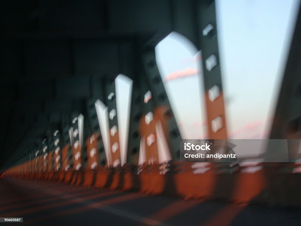 Movimiento a través de un puente - Foto de stock de Abstracto libre de derechos