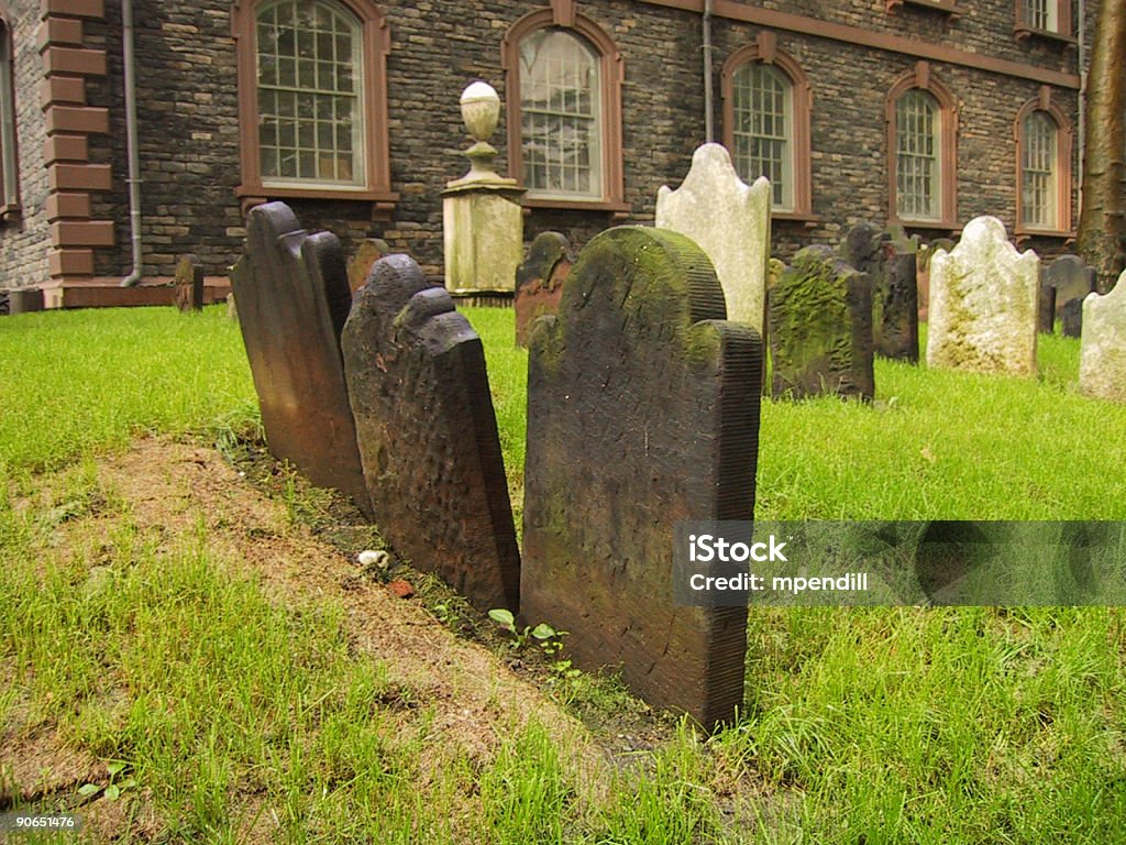 Cemitério headstones - 3 em uma fileira - Foto de stock de Assustador royalty-free