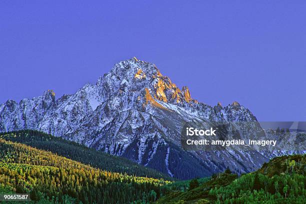 Góra Krajobraz Zachód Słońca Z Śnieg I Drzew Osiki - zdjęcia stockowe i więcej obrazów Stan Kolorado - Stan Kolorado, Szczyt górski, Pasmo Sneffels