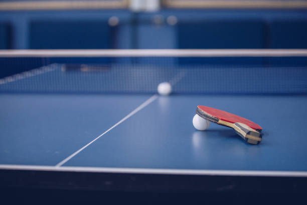 equipos de tenis de mesa - racket ball indoors competition fotografías e imágenes de stock