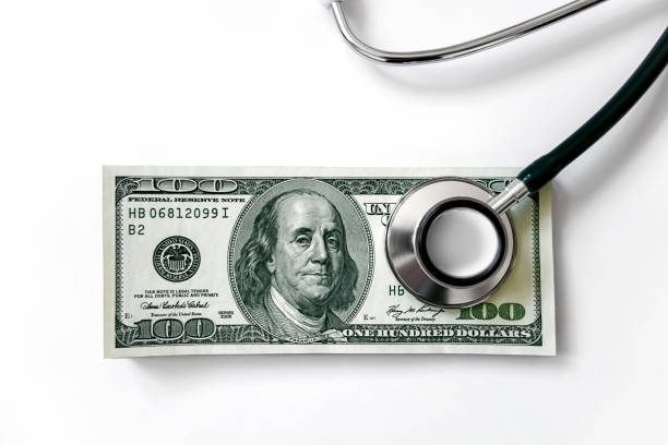 sorveglianza finanziaria - currency stethoscope medicare usa foto e immagini stock