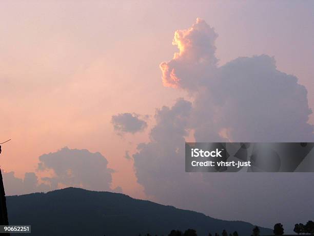 アルプス山脈で最も素晴らしい夕日 - オレンジ色のストックフォトや画像を多数ご用意 - オレンジ色, カラー画像, ドラマチックな空模様