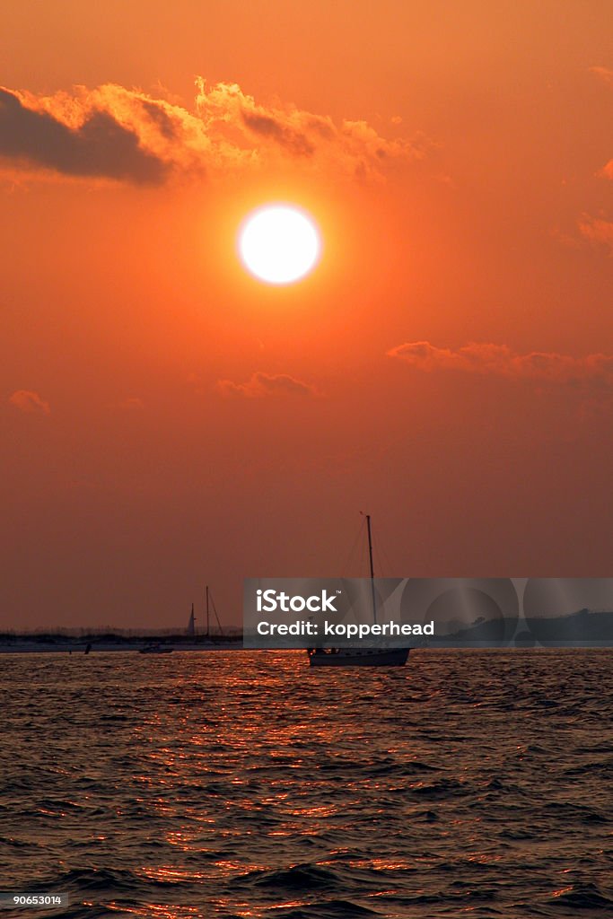 Barco en puesta de sol - Foto de stock de Agua libre de derechos