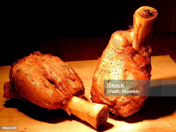 Codoli Di Vitello - Fotografie stock e altre immagini di Carne di vitello - Carne di vitello, Stinco - Taglio di carne, Cena