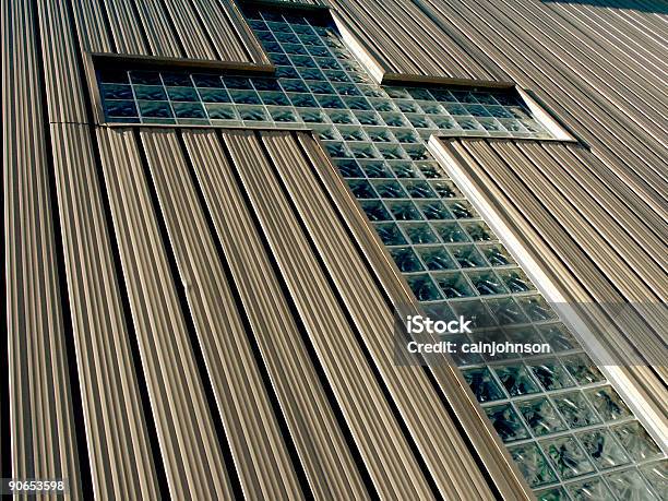 Cruz De Vidro - Fotografias de stock e mais imagens de Alumínio - Alumínio, Baixo, Bronzeado