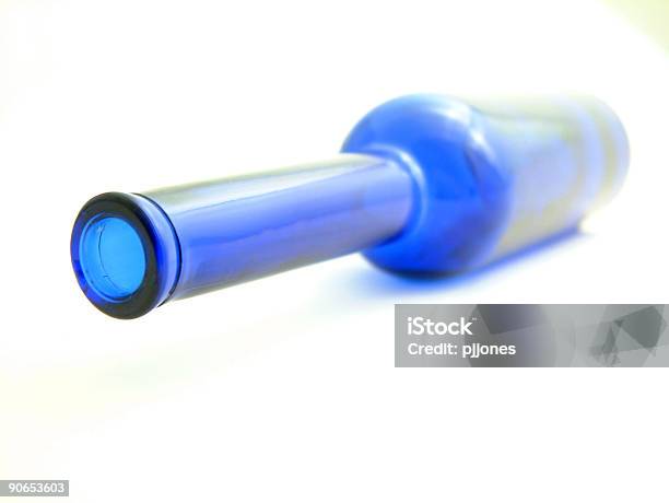 Frasco De Vidro Azul - Fotografias de stock e mais imagens de Acessibilidade - Acessibilidade, Alto-Contraste, Azul