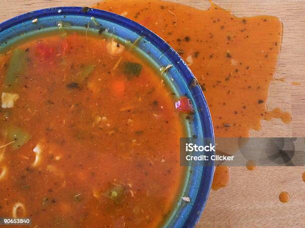 Утечка Суп — стоковые фотографии и другие картинки Суп - Суп, Проливать, Переливающийся
