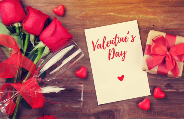 istock Valentines day greeting card, gift box and red roses 906562324