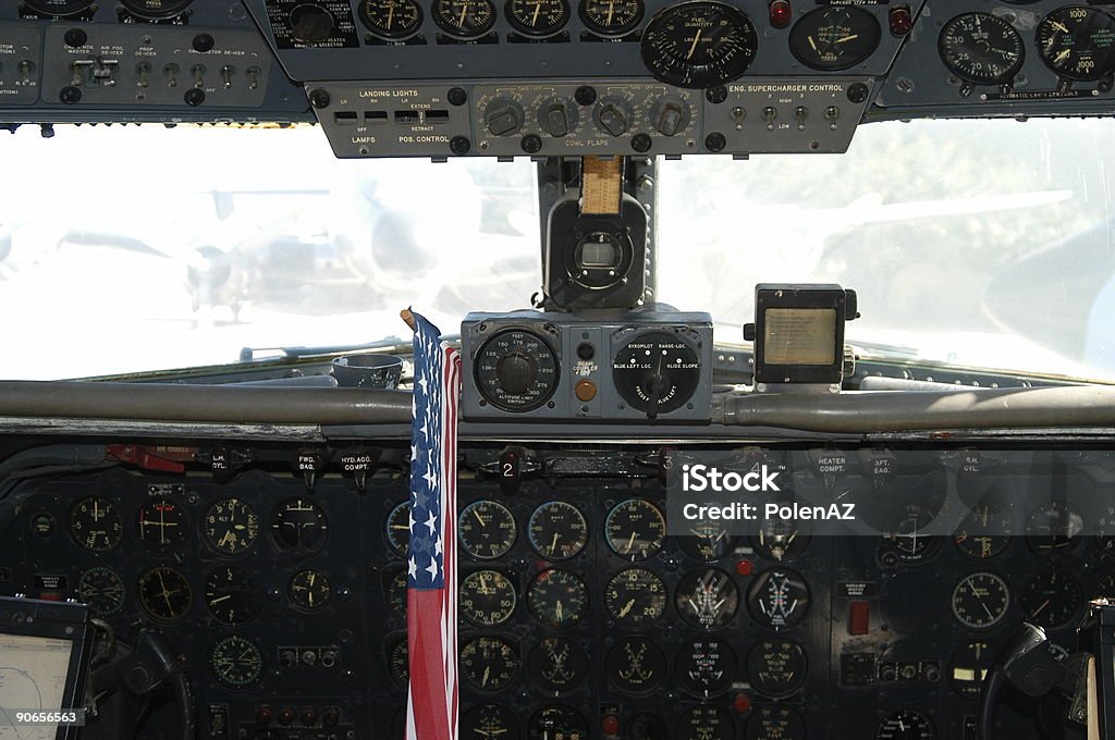 Jato cabine com bandeira americana - Foto de stock de Cabine de Piloto de Avião royalty-free