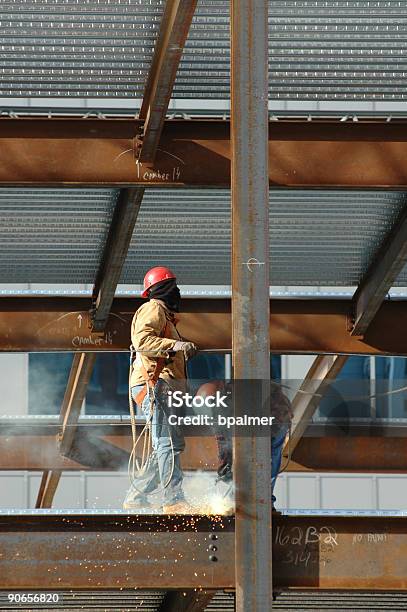 Bau Schweißen Stahl Balken 1 Stockfoto und mehr Bilder von Arbeiter - Arbeiter, Baugewerbe, Berufliche Beschäftigung