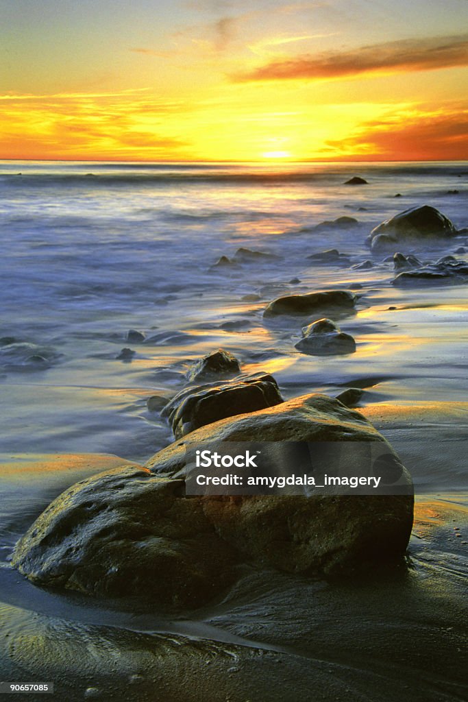 Vivace spiaggia al tramonto - Foto stock royalty-free di Incidente dei trasporti