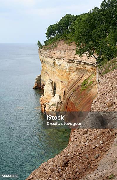 Scogliere A Pictured Rocks - Fotografie stock e altre immagini di Ambientazione esterna - Ambientazione esterna, Autorità, Composizione verticale