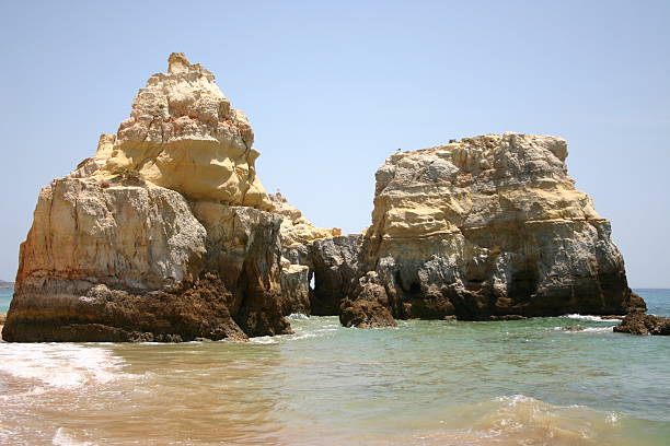 Rockformations in the ocean  vakantie stock pictures, royalty-free photos & images