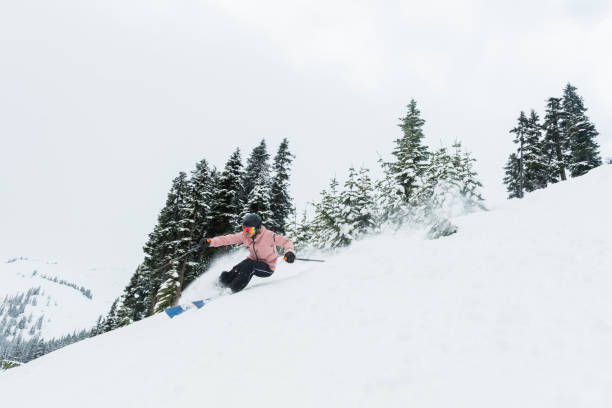 istock Female athlete powder skiing 906586378