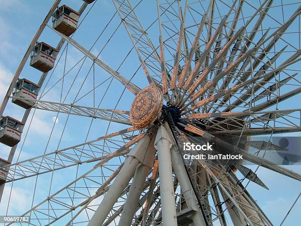 Foto de O Manchester Eye 1 e mais fotos de stock de Roda-Gigante - Roda-Gigante, Armação de Construção, Atração de Parque de Diversão