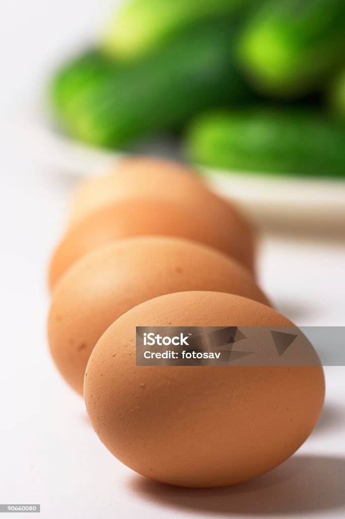 Курица's яйца на cook-стол - Стоковые фото Абстрактный роялти-фри