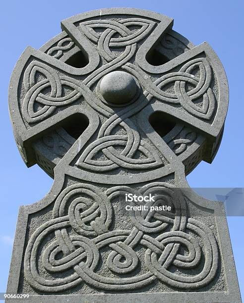 Cruz Celta Gravestone - Fotografias de stock e mais imagens de Estilo celta - Estilo celta, Escócia, Entalhe