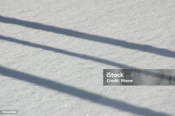 Fresca Neve Con Ombra - Fotografie stock e altre immagini di Composizione orizzontale - Composizione orizzontale, Febbraio, Fiocco di neve