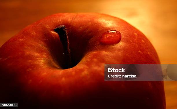 Apple E Waterdrop - Fotografie stock e altre immagini di Acqua - Acqua, Alimentazione sana, Chiazzato