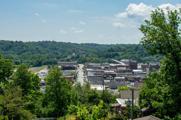 istock Above View of Hannibal Missouri 906612310