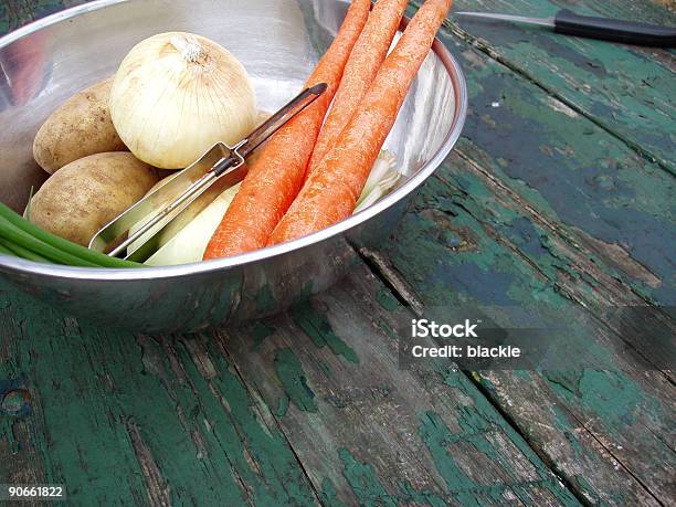 Tazón De Verduras Frescas Foto de stock y más banco de imágenes de Administración de Drogas y Alimentos de Estados Unidos - Administración de Drogas y Alimentos de Estados Unidos, Alimento, Apio