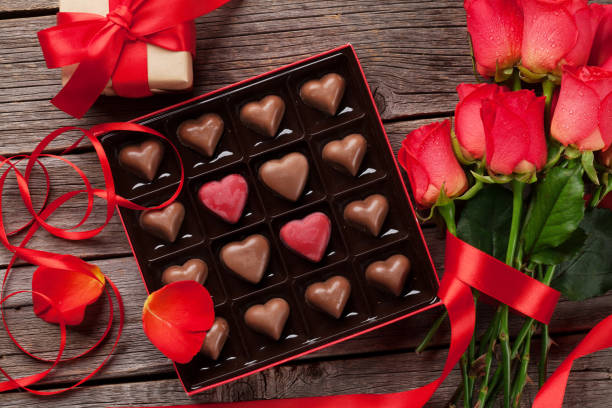 istock Valentines day with red roses and chocolate 906622134