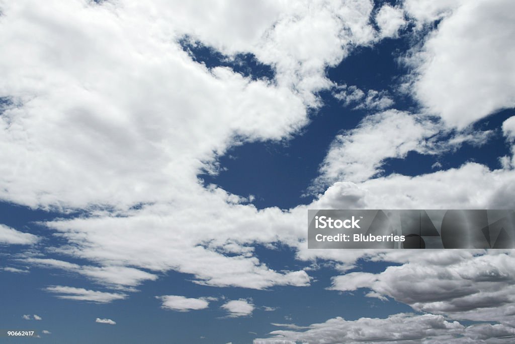 Облака 01 - Стоковые фото Ветер роялти-фри