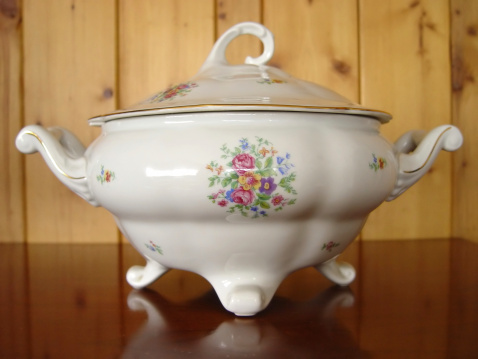 Ceramic bowl with lid, decorated with a floral pattern