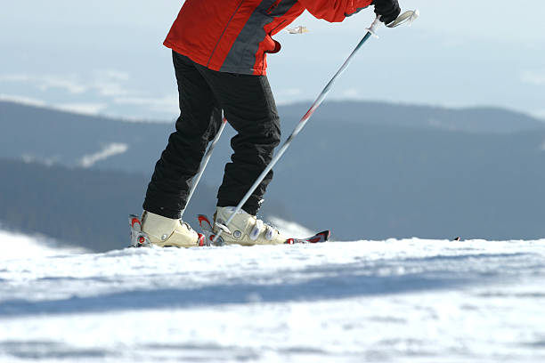 auf der piste - carving skiing stock-fotos und bilder