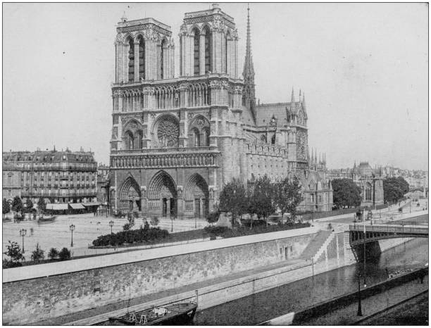 세계의 유명한 사이트의 고 대 사진: 노트르담 성당, 파리, 프랑스 - notre dame stock illustrations