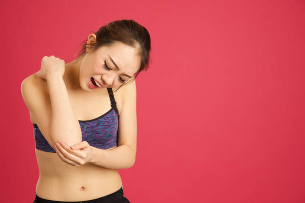 istock Asian woman has cut her arm 906661508
