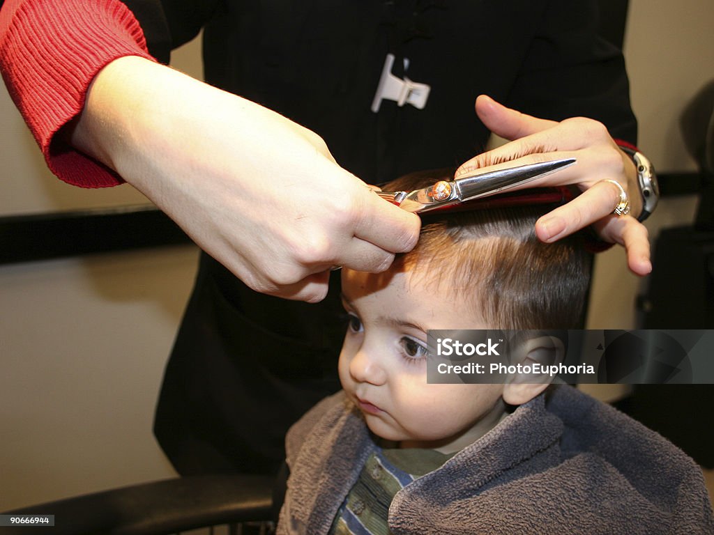 Primo taglio di capelli 03 - Foto stock royalty-free di Bambini maschi
