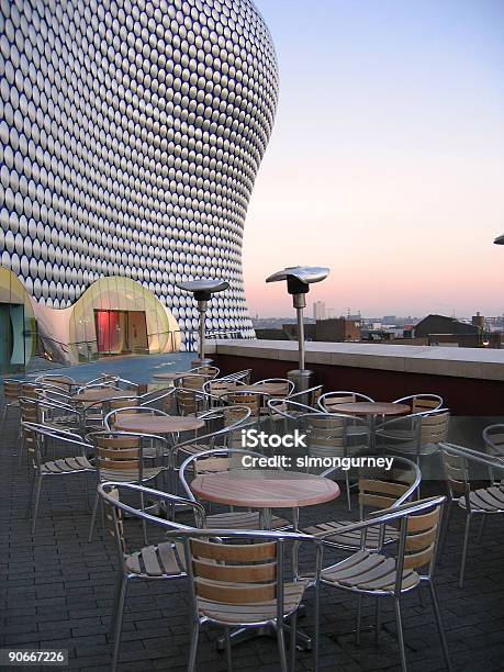 Tischen Und Stühlen Speisen Im Freien In Birmingham Gb Stockfoto und mehr Bilder von Birmingham - West Midlands