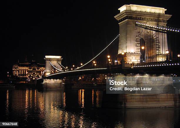 Ponte Delle Catene Di Budapest Di Notte - Fotografie stock e altre immagini di Ponte con catene - Ponte sospeso - Ponte con catene - Ponte sospeso, Unità, Acciaio