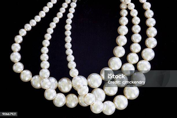 Cadenas De Perlas Foto de stock y más banco de imágenes de Blanco - Color - Blanco - Color, Brillante, Collar