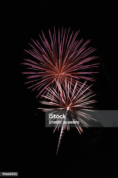 Dois Fogos De Artifício - Fotografias de stock e mais imagens de Bomba - Bomba, Coleção, Comemoração - Conceito