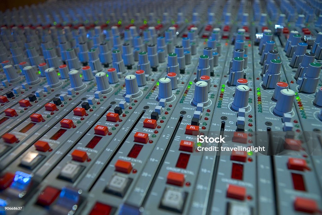 Equipamento de Edição de Som de áudio analógico Misturador Studio - Foto de stock de Ateliê royalty-free