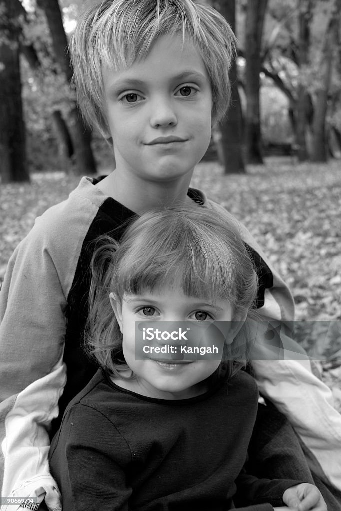 Sorella e Fratello - Foto stock royalty-free di Bambine femmine