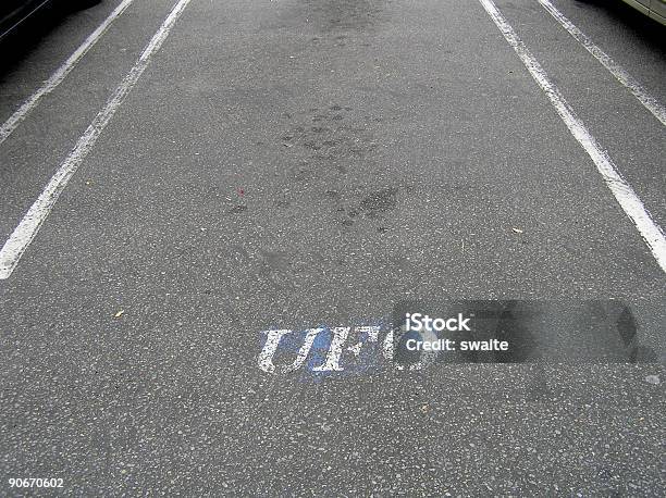 Park Seu Ovni Aqui - Fotografias de stock e mais imagens de Alcatrão - Alcatrão, Alfalto, Ao Ar Livre