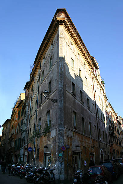 istock Roman house corner 01 90670640