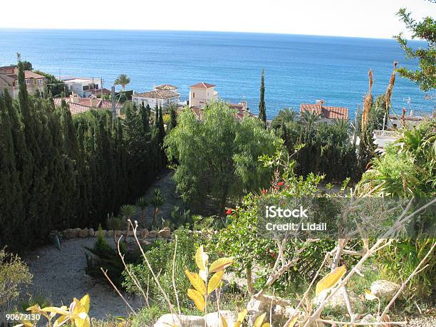 Photo libre de droit de Villa Sur La Côte banque d'images et plus d'images libres de droit de Arbre - Arbre, Bâtiment vu de l'extérieur, Ciel