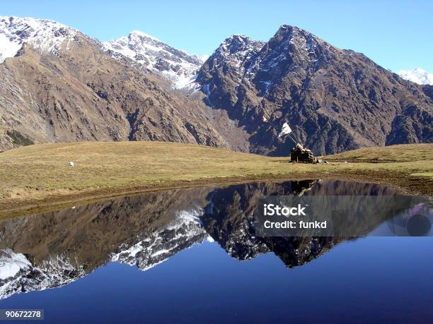 Reflejos Del Himalaya De La Parte Ii Foto de stock y más banco de imágenes de Agua - Agua, Aire libre, Asia