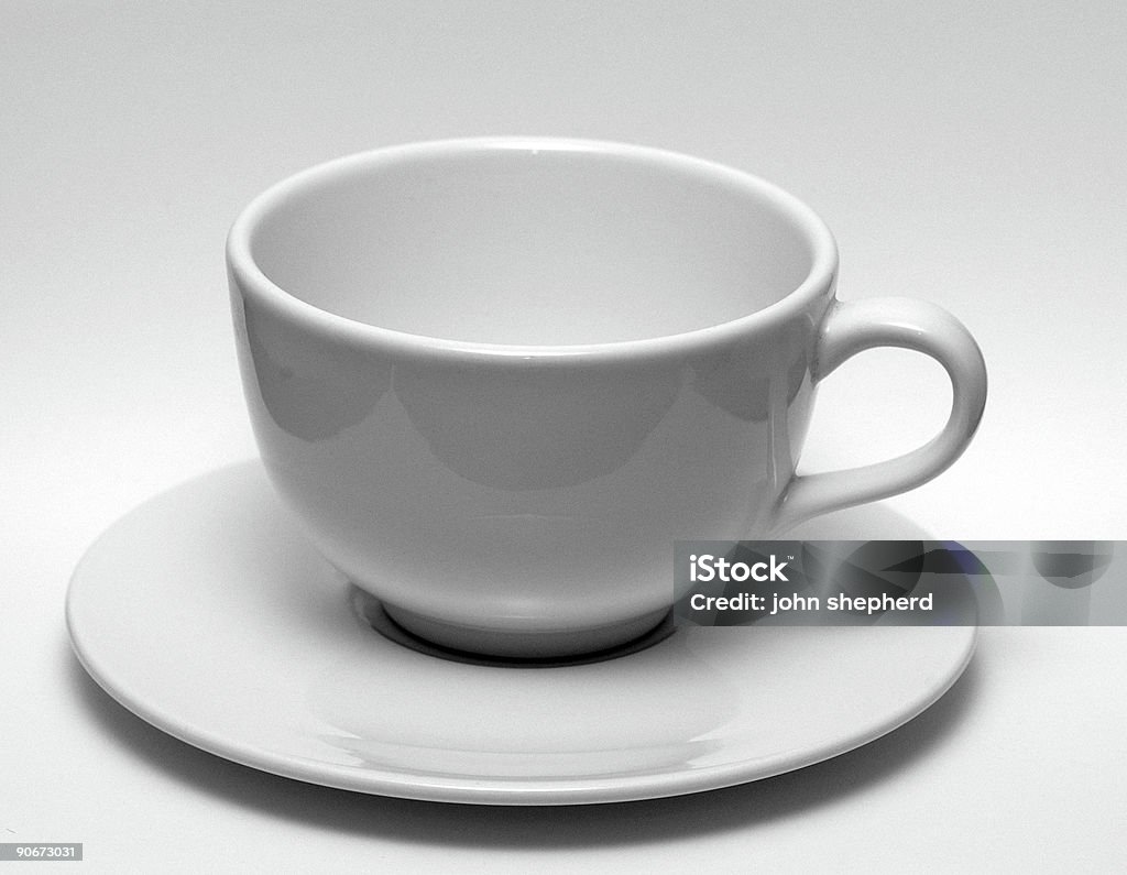 Preto & branco, xícara de café no pires - Foto de stock de Branco royalty-free