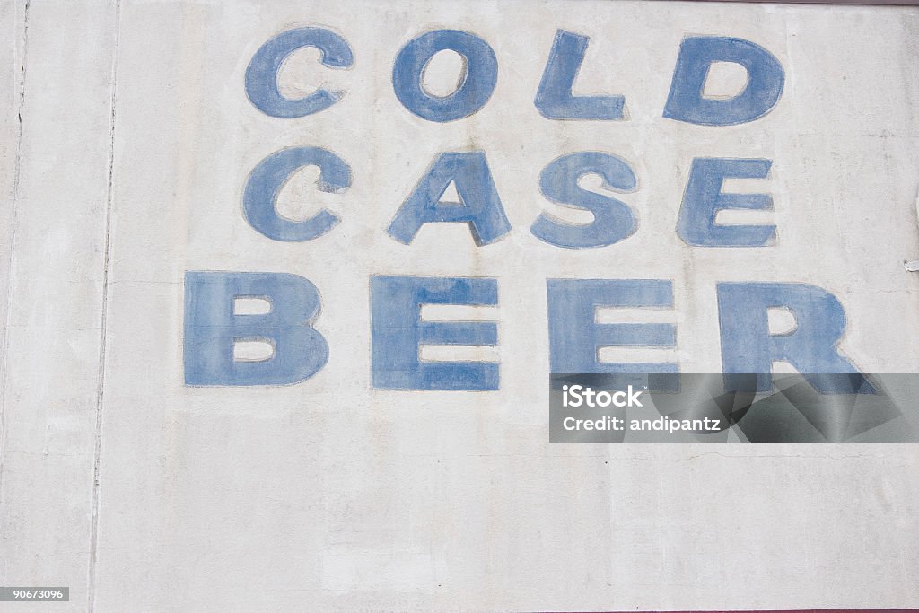 Caso birra fredda - Foto stock royalty-free di Abbandonato